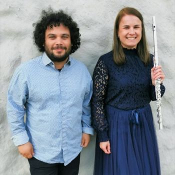 Латиноамериканская музыка в замке: Ла Луна