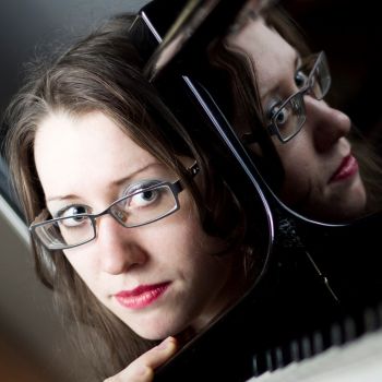 Фортепианный концерт-представление и выставка «Человек с зонтом»