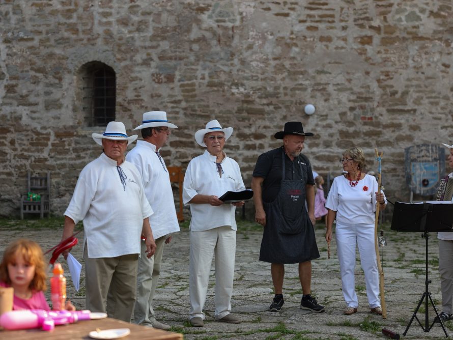 301673991_5722734277757909_1975497932909951527_n