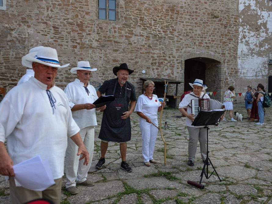 301813344_5722732324424771_7686190518883577013_n