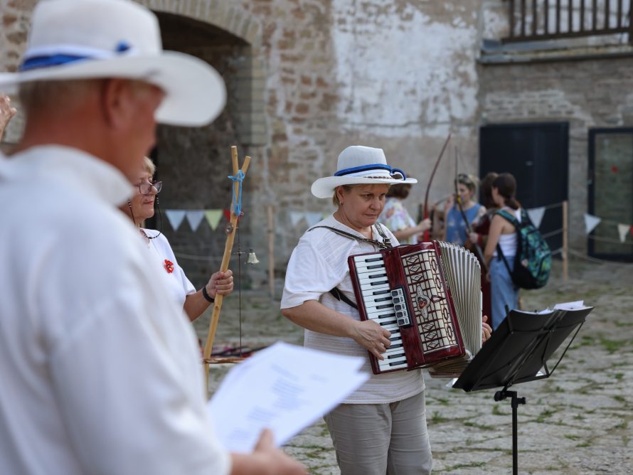 301523494_5722733244424679_8612893458074971170_n