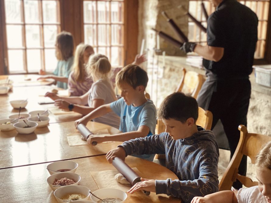 350114586_694180639389626_3600245838466658766_n