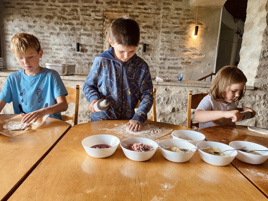 347604050_694180676056289_2402753919773957187_n