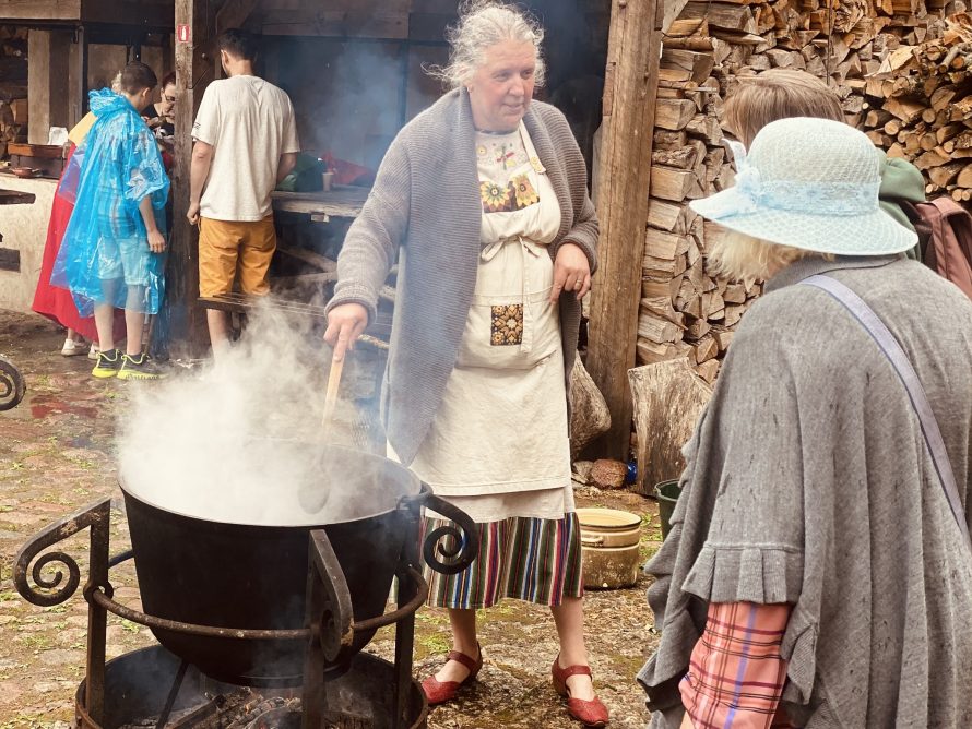 358716650_702800965194260_6637859849051163185_n