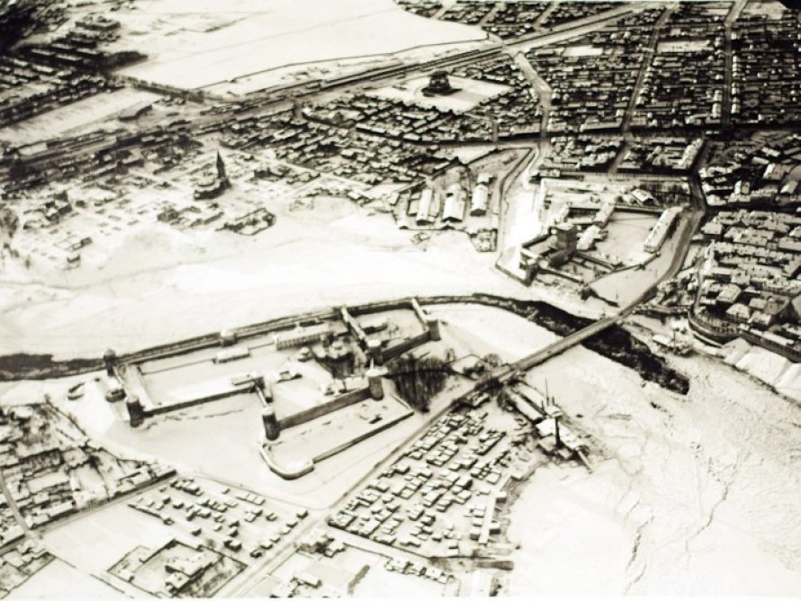 Lennuvaade Jaanilinna ja Narva Hermanni kindlused. 1928-1929 (Eesti Ajaloomuuseum)