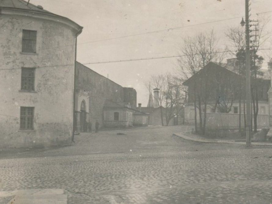 Narva, Hermanni kindluse ees (Virumaa Muuseumid)