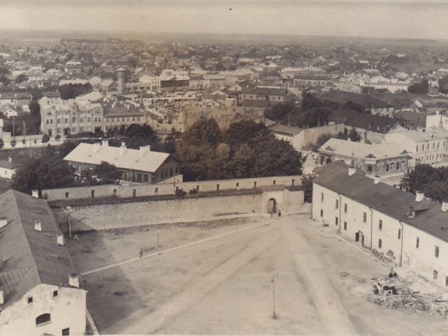 Vaade Narva linnuse hoovile ja linnale. 1930 (Narva Muuseum)