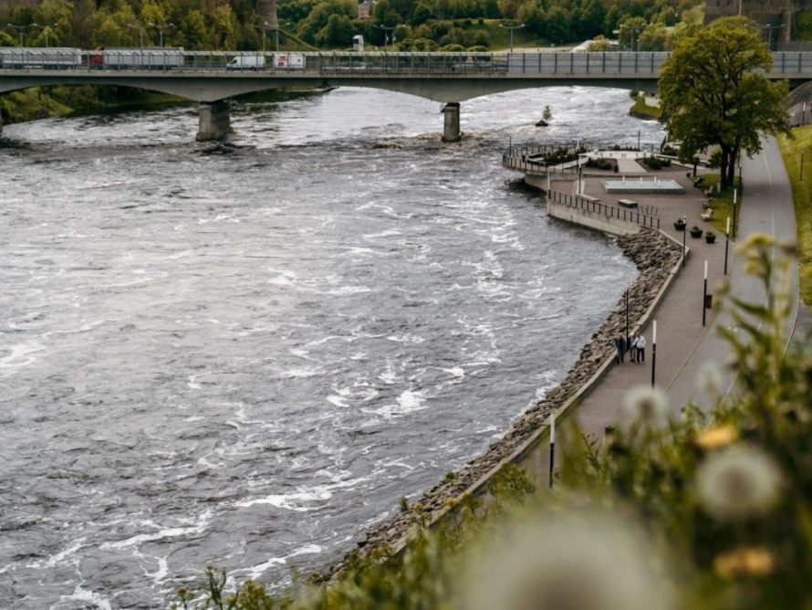 Narva jõepromenaad. Markova, Anna. 2020