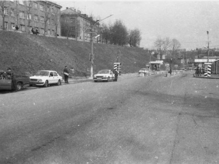 Vaade Narva piiripunktile. Eelmets, Jaak. 1991-1992 (Eesti Rahva Muuseum)