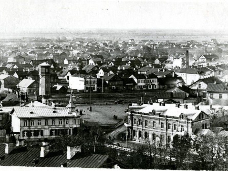 Vaade Narva linnuse hoovile ja linnale. 1930 (Narva Muuseum)