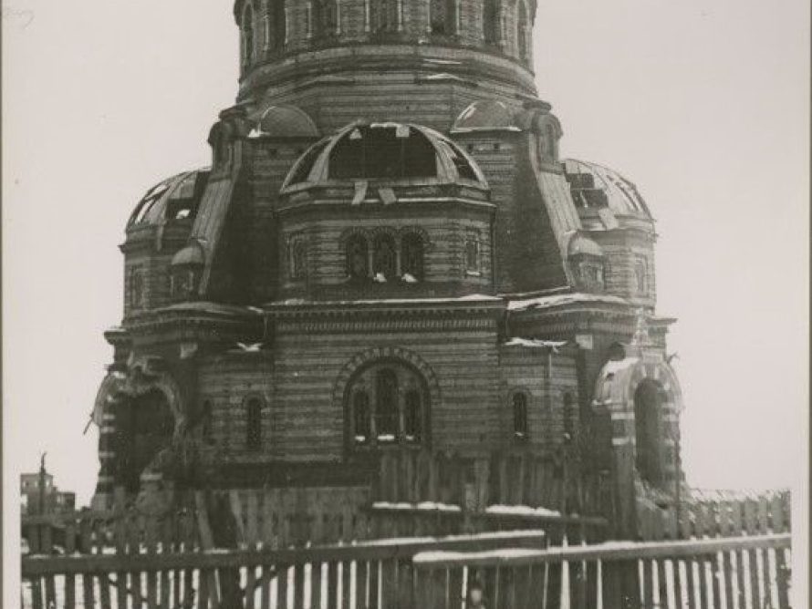 Sõjapurustused Narvas. Kreenholmi apostliku õigeusu kirik (Eesti Ajaloomuuseum)