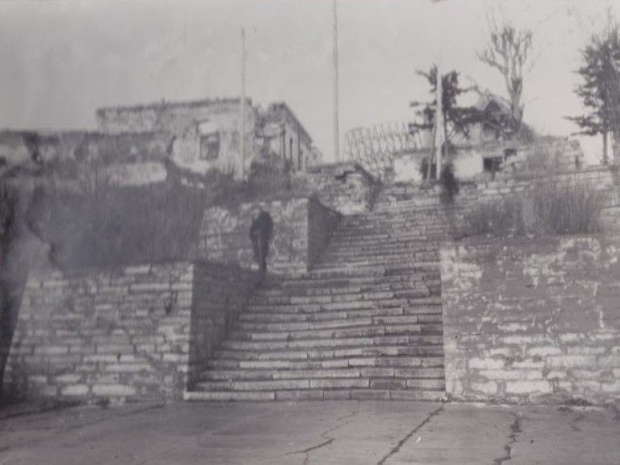 Purustatud Narva vaade, Hahni trepp, 1946 (Narva Muuseum)