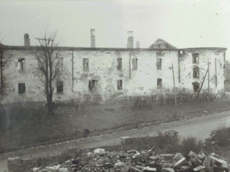 Purustatud Narva vaade, linnuse Kivisaal, 1946 (Narva Muuseum)