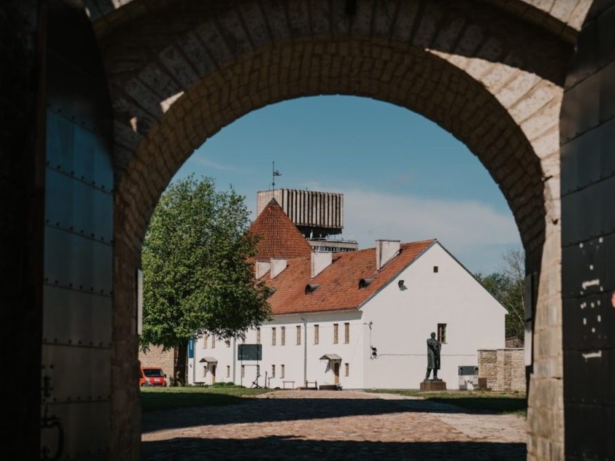 Rondeel ja kivisaal. Vaade Põhjaõue väravatest. Markova, Anna. 2021