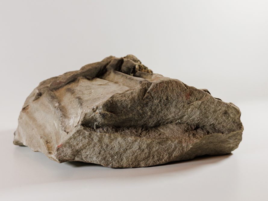 10.1_10_fold_holding_hand