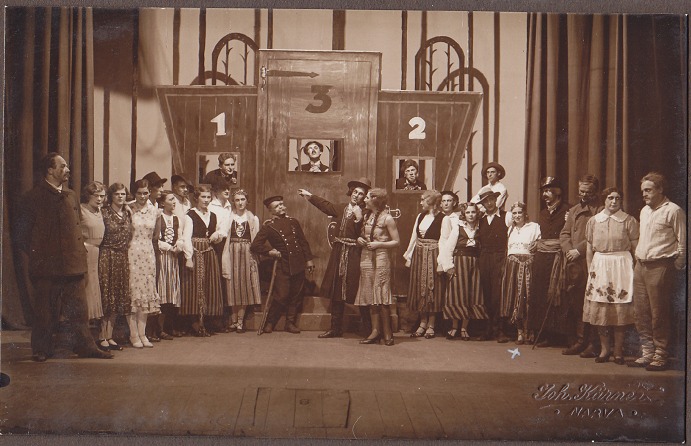 Stseen August Kitzbergi näidendist „Kosjasõit“. 1932. Foto Narva Muuseumi kogust