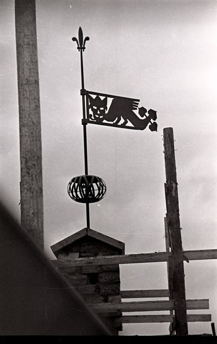 Dragon Weather Vane on the tower of Long Hermann, Narva Castle. Photo by V. Kuzmin. 1971–1973. From the collection of Narva Museum.