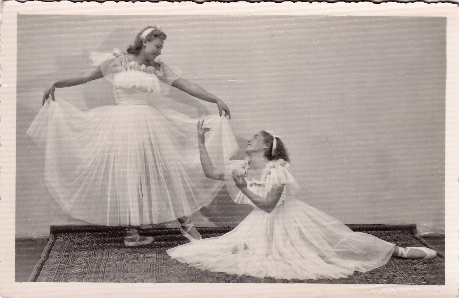 Elfriede Kotšnevi balletistuudio õpilaste esinemine. 1930–1940. NLM