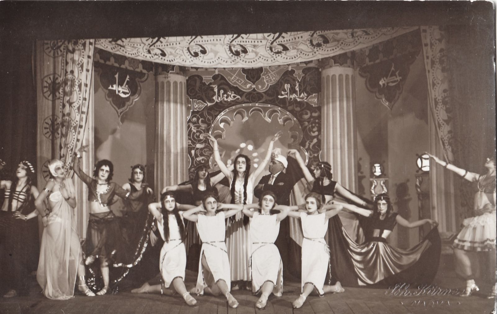 Elfriede Kotšnevi balletistuudio õpilaste esinemine. 1932. NLM